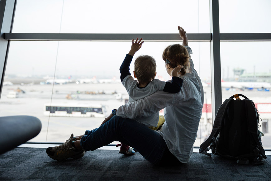 10 Tips for Handling a Long Layover With Kids